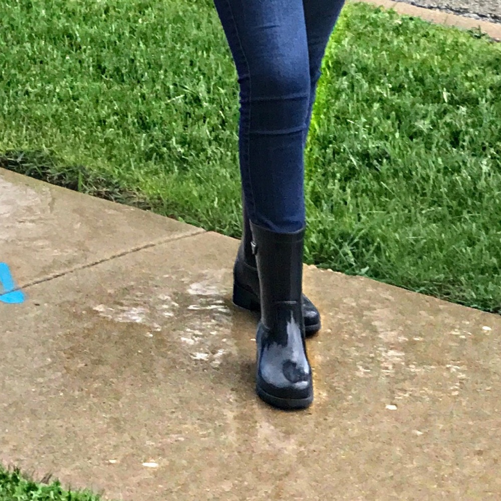 Authentic Cute Navy blue Prada rainboots(FINAL)